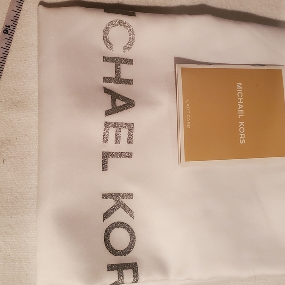 Michael Kors Cynthia‎ Medium Saffiano Leather Satchel with Shoulder Strap - Picture 13 of 16